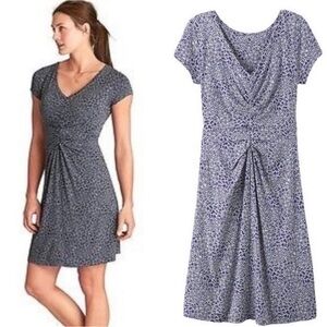 Athleta Honey V Neck Ruched Dress Blue White Abstract Pattern Size Medium